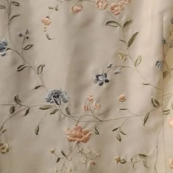 Ann Taylor Silk Embroidered Floral Mini Dress Size 2 Sleeveless Boat Neck - Picture 3 of 5